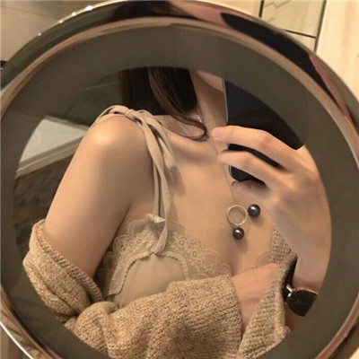 31张酷感露肩女生部位头像 高清无水印直接用