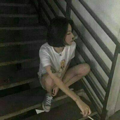 自带女王气场！10张抽烟女生高清头像分享