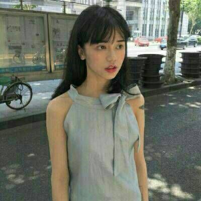 13张颓废女生抽烟喝酒头像 这种样子从来不是真实的我