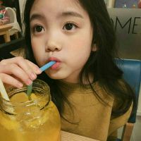 30张超萌小女孩吃东西头像 软乎乎的女生萌娃头像合集