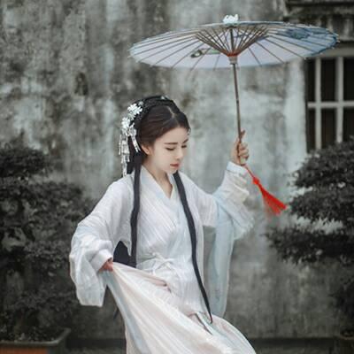 18张氛围感拉满！伤感古风汉服女生头像合集