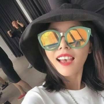 11张高清可爱戴帽女生头像合集