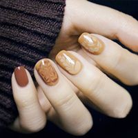 适合美甲师用的创意彩色美甲头像 共19张女生头像