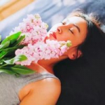 女生手捧花清新头像合集 共18张