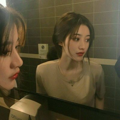 换上这些酷飒女生头像，出门走路都带风