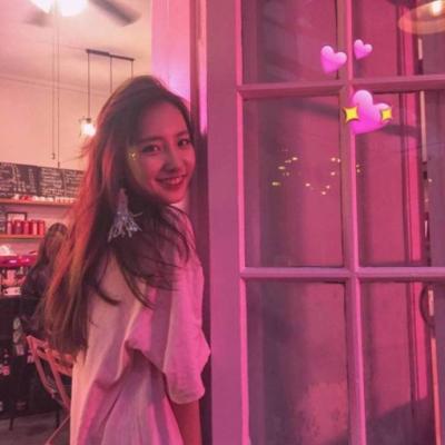 21张高清女生唯美时尚头像 氛围感拉满