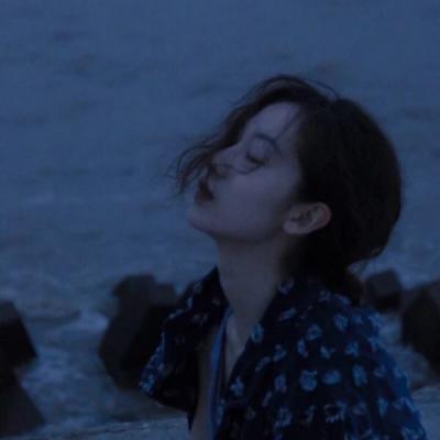 24张高清伤感孤独女生头像合集