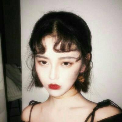 9张自带女王气场的非主流女生头像