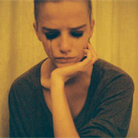 21张emo哭脸女生头像 戳中崩溃瞬间的伤感流泪头像