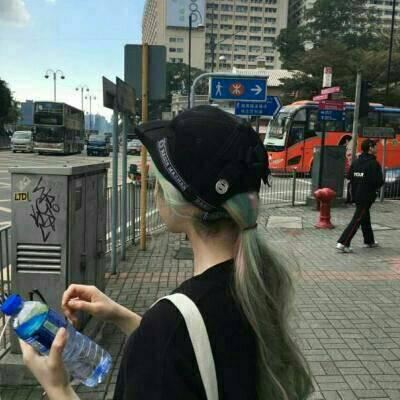 33张高清欧美个性女生头像 氛围感直接拉满