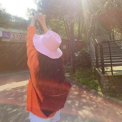 微信头像背影女生气质清新款 22张合集