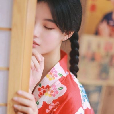 35张高清无水印清新美女微信头像 适合女生用的头像合集