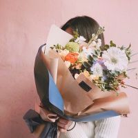 女生手捧花清新头像合集 共18张