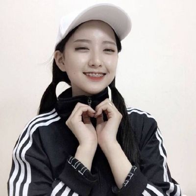13张氛围感拉满！女生阳光微笑QQ头像高清唯美合集
