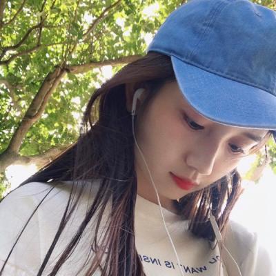 22张简约气质款女生微信头像 高清无水印直接用