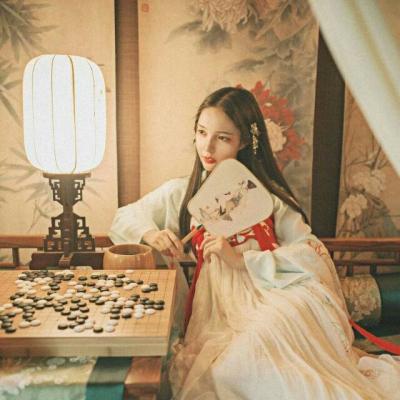 17张高清好看的真人古风女生头像