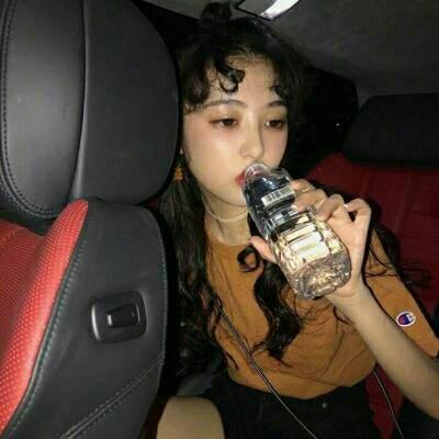 9张自带女王气场的非主流女生头像