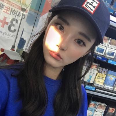 21张高清女生唯美时尚头像 氛围感拉满