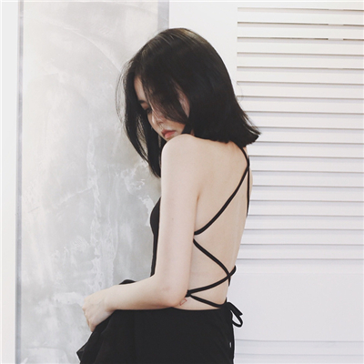 22张高清露肩性感女生头像 好看的女生头像合集