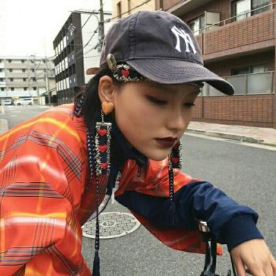 33张高清高冷黑暗系女生头像合集