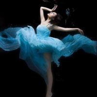 氛围感拉满！23张水中穿婚纱的女生头像合集