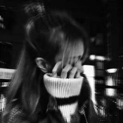 26张高冷霸气黑白女生头像 氛围感拉满的黑白女头合集