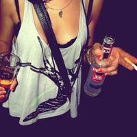 女生抽烟喝酒颓废风格头像合集 共21张