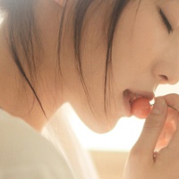 18张温柔氛围感拉满的暖色系女生头像合集