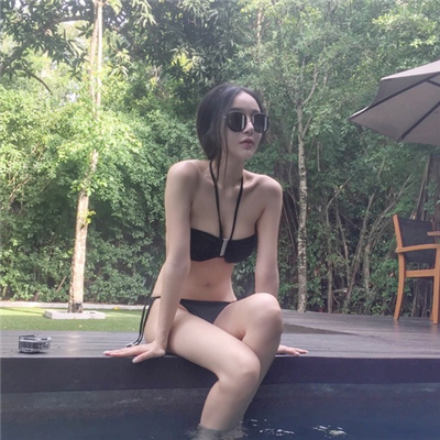 22张高清露肩性感女生头像 好看的女生头像合集