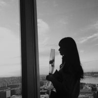 34张黑白伤感女生QQ头像 藏在黑白色里的满屏情绪