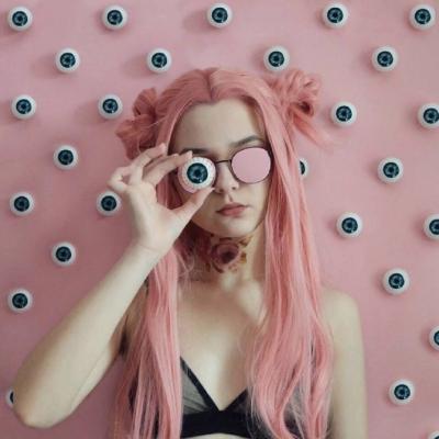 21张欧美搞怪个性女生头像 高清大图合集