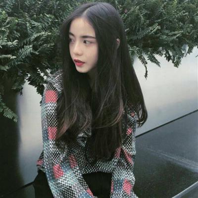 22张高清清新长发美女头像 氛围感拉满的女生头像合集