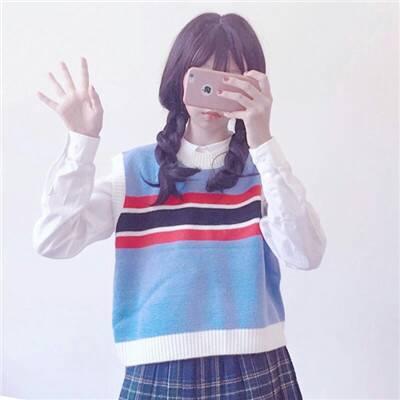 9张高清好看的手机控长发女生QQ头像