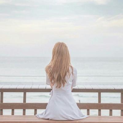 21张高清有质感的女生背影头像 简约气质拉满