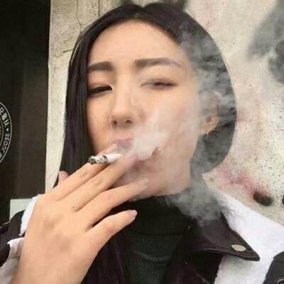 霸气拽酷！11张女生抽烟高清头像合集