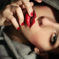 18张霸气红唇女生头像合集 又美又飒超吸睛