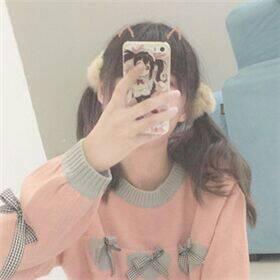 9张高清好看的手机控长发女生QQ头像