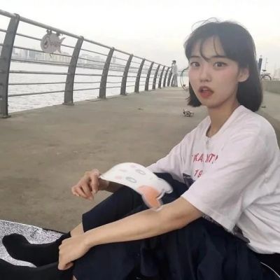 换上这些酷飒女生头像，出门走路都带风