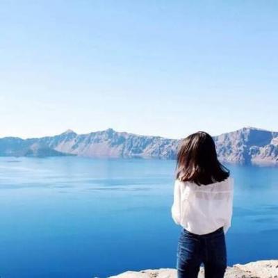 女生面朝大海的背影头像合集 21张高清好看的海边女生背影头像