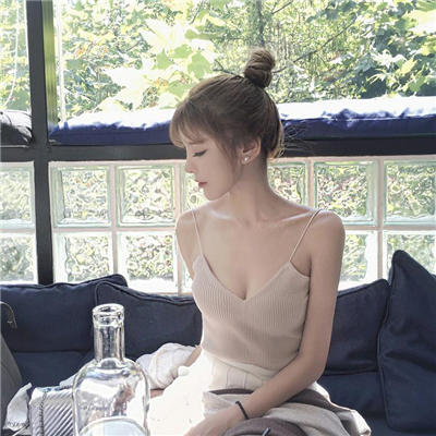 22张高清露肩性感女生头像 好看的女生头像合集