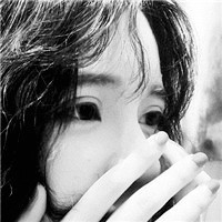 23张黑白女生流泪伤感头像 把难过藏在画面里