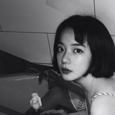 32张高清女生霸气高冷QQ头像合集