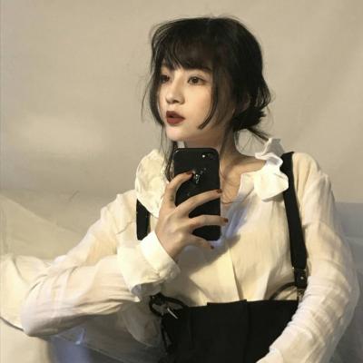 女生对着镜子用手机自拍的高清头像合集 共34张好看的镜拍女生头像