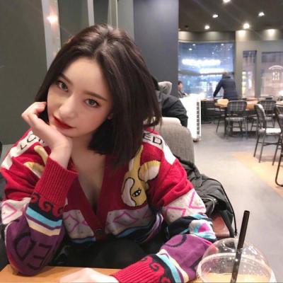 微信头像女短发气质 24张清爽感拉满的女生短发气质头像
