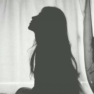 30张超飒女生黑白头像 冷酷霸气感拉满