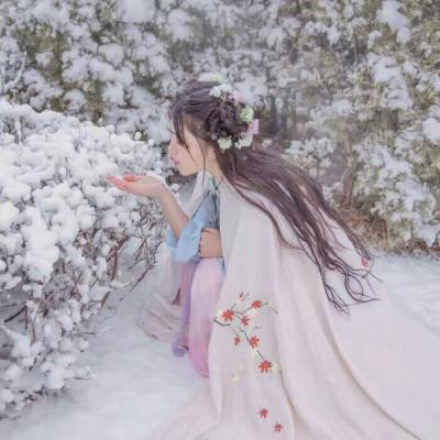 17张高清好看的真人古风女生头像