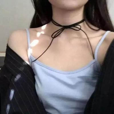 不露脸又霸气的女生锁骨头像 露锁骨氛围感拉满（33张）