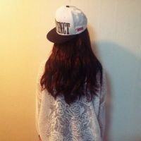 18张帅酷戴帽女生背影头像 适合当QQ头像的款式来了