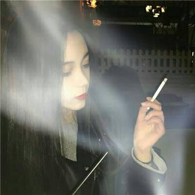霸气拽酷！11张女生抽烟高清头像合集