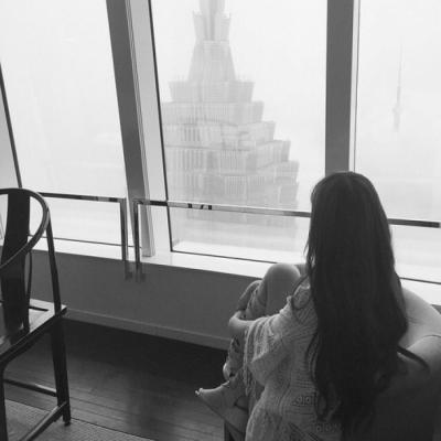 20张高清冷淡风黑白伤感女生头像合集